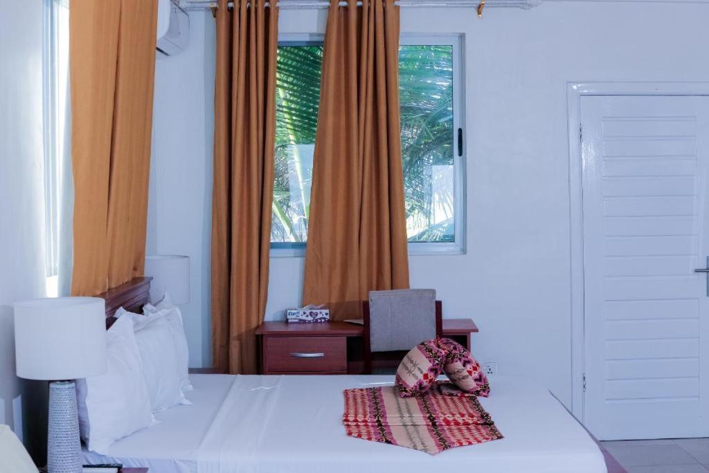 Ocean Green Beach Resort Prampram Eksteriør billede